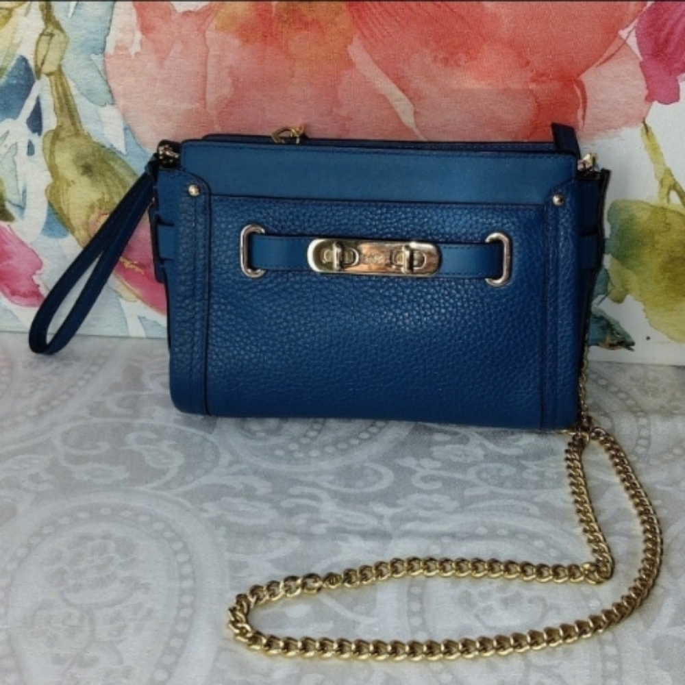 Coach swagger wristlet pebbled leather messenger crossbody bag.